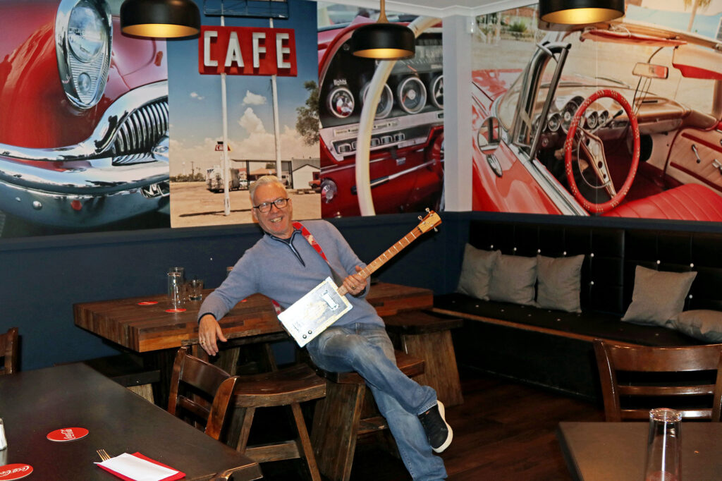 Les Hutton at the Tamborine Diner with his wall art