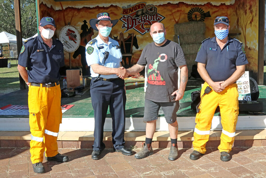 Bearded Dragon Hotel presents a donation to Firies