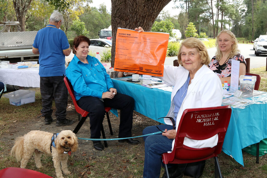 Scenic Rim Officer Lacey Sawtell with Anne Nilsen holding a Scenic Rim Emergency Document Holder and ‘Alby’, & Frances Munro (Divine Essence)