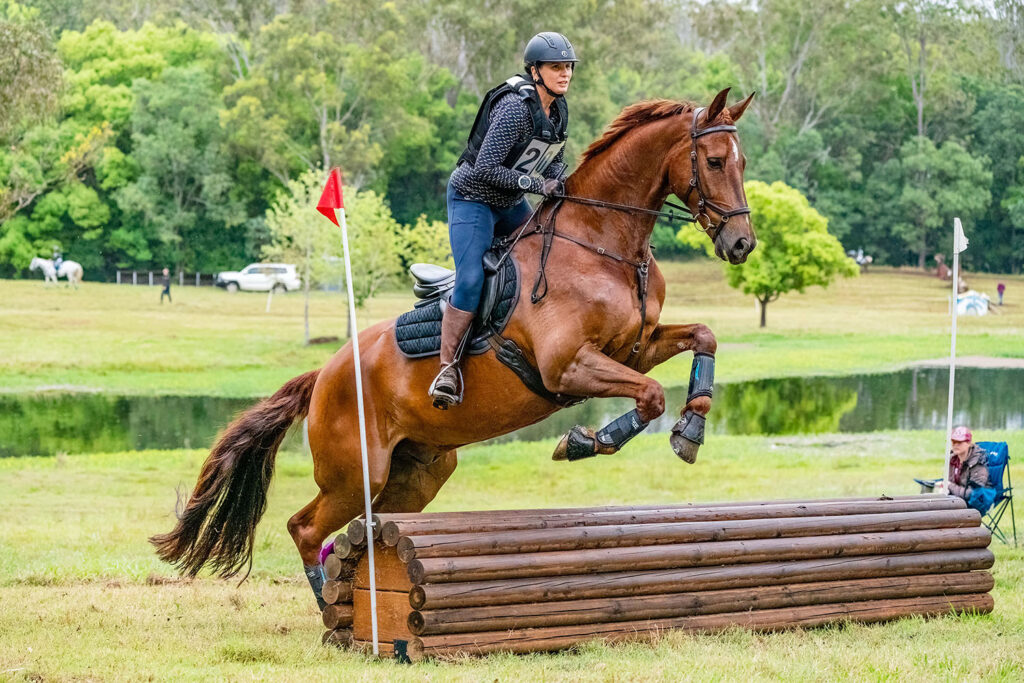 EvQ65A Winner Katrina Bull riding ‘Dicavalli Duke’ - Saturday Cross Country